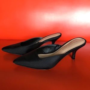 WHO WHAT WEAR kitten heels in black, size 6